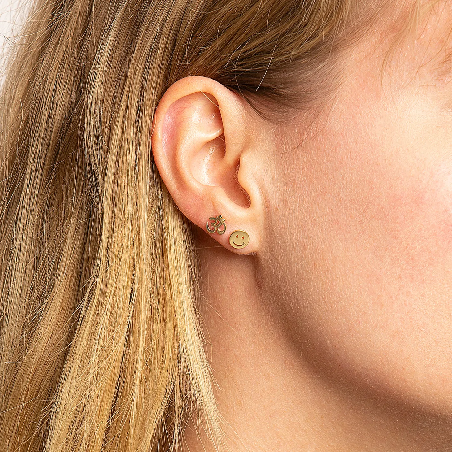 Pure Gold Tiny Happy Face Stud